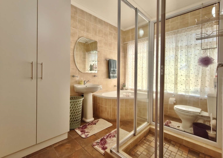 7 Bedroom Property for Sale in Bayview Western Cape